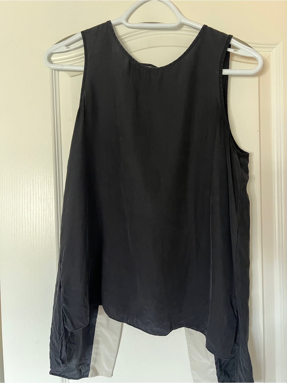 Parker 100% Silk Sleeveless Blouse | Black & Ivory Colorblock Top | Size M